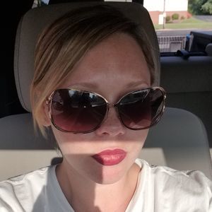 Meet your Posher, Sabrina